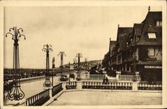CPA Deauville La Promenade et le Normandy Hotel