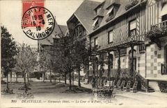 CPA Deauville Le Normandy Hotel La Cour et le Puits