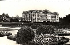 CPM Deauville La Plage Fleurie Le Royal Hotel et les Jardins