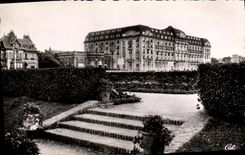 CPM Deauville La Plage Fleurie Le Royal Hotel et les Jardins