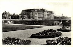CPM Deauville La Plage Fleurie Le Royal Hotel et les Jardins