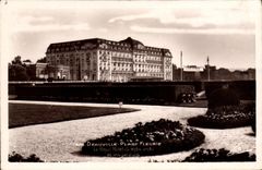 CPM Deauville La Plage Fleurie Le Royal Hotel et les Jardins