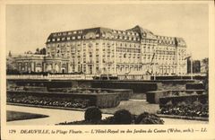 CPA Deauville La Plage Fleurie L Royal Hotel vu des Jardins du Casino