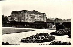 CPA Deauville la Plage Fleurie Le Royal Hotel et les Jardins