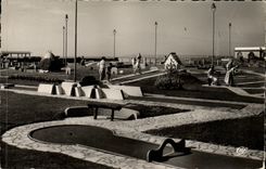 CPM Deauville Plage Fleurie Le Golf miniature