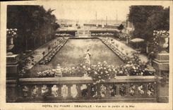 CPA Hotel du Phare Deauville Vue sur le Jardin et la Mer