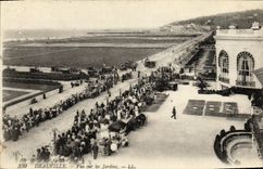 POSTAL Deauville de la VENDIMIA visto en los jardines