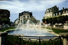 CPM Deauville Plage Fleurie La Place de Morny et rue Desire le Hoc