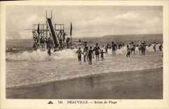 CPA Deauville Scene de Plage 
