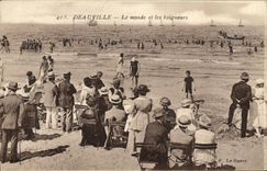 POSTAL Deauville Le Monde de la VENDIMIA y banistas