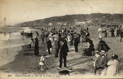 CPA Deauville Vue sur la Plage