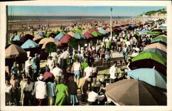 La POSTAL Deauville de la VENDIMIA florecio los tableros de la playa y la playa