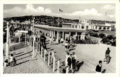 CPA Deauville La Plage Fleurie Vue generale les Planches les Cabines et le Yacht Club