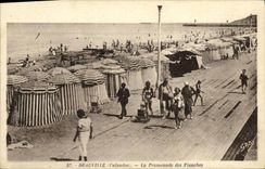 CPA Deauville La Promenade des Planches