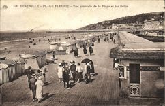 La playa de Deauville de la POSTAL de la VENDIMIA florecio la vista de la playa y les Bains