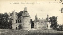 VINTAGE POSTCARD Cliff Castle of Longpre seen D together in the western south