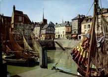 MODERN CARD Honfleur Basin of Lieutenancy and quay Beaulieu Boats