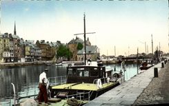 CPM Honfleur Le Vieux Bassin et la Lieutenance Bateau