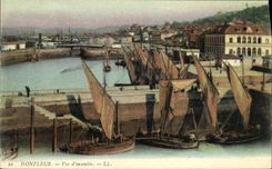 CPA Honfleur Vue d ensemble Bateaux