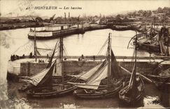 VINTAGE POSTCARD Honfleur the Basins Boats