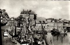 CPM Honfleur Les Bateaux de Peche et la Lieutenance Bateaux