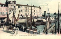 CPA Honfleur L Embracadere du Bateau du Havre