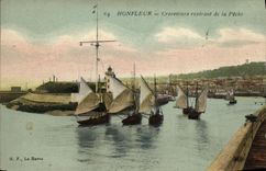 VINTAGE POSTCARD Honfleur Crevettiers returning of Fishing Boats