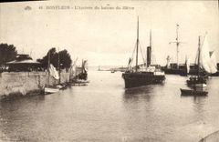 CPA Honfleur L Arrivee du Bateau du Havre