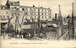 VINTAGE POSTCARD Honfleur L Landing stage of the Boat of Le Havre