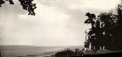 CPM Honfleur Le Calvaire de la cote de Grace sur la baie