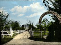 POSTAL MODERNA el hotel de Honfleur cierra la corte grande
