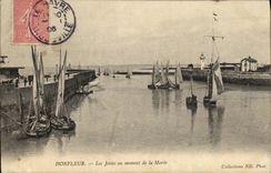 CPA Honfleur Les Jetee au Moment de la Maree Bateaux