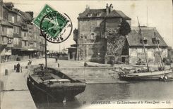 CPA Honfleur La Lieutenance et le Vieux Quai Bateaux 