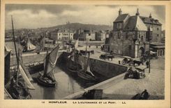 CPA Honfleur La Lieutenance Et le Port Bateaux