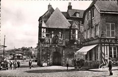 POSTAL MODERNA lugartenencia de Honfleur con el individuo normando