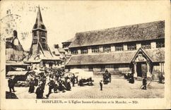 CPA Honfleur Eglise Sainte Catherine et Place du Marche