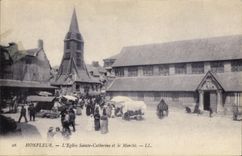 CPA Honfleur L Eglise Sainte Catherine et le Marche
