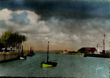 CPM Honfleur L entree du Port Bateau