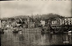 CPM Honfleur Le Port a la Lieutenance Bateaux 