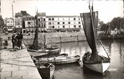 CPM Honfleur Le Port Bateaux