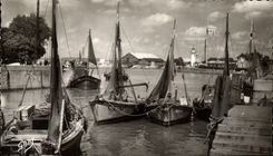 CPM Honfleur Le Port Bateaux