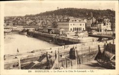 CPA Honfleur Le Port et la Cote St Leonard Bateaux