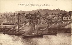 CPA Honfleur Panorama pris du Port Bateaux