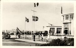 CPM Deauville Plage Fleurie Un coin de la Plage au Yacht Club