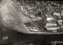 CPM Deauville Trouville vue aerienne Trouville La plage Piscine Le casino
