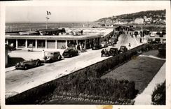 POSTAL MODERNA la playa de Deauville florecio la vision hacia la playa