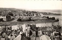 CPM Deauville La Plage Fleurie Vue generale 