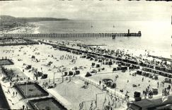 CPM Deauville Trouville Vue generale des deux Plages et la nouvelle Jetee