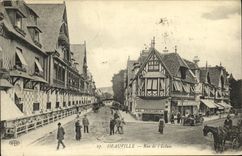 CPA Deauville Rue de l Ecluse Magasin au Printemps