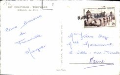 CPM Deauville Trouville L Entree du Port Bateaux 